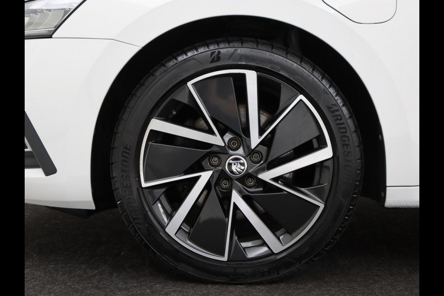 Škoda Octavia 1.4 TSI iV Business Edition Plus | Head-Up | Camera | Stoelverwarming | Side Assist | Achterbankverwarming | Carplay | Keyless | Elektrische voorstoelen | Memory | Sfeerverlichting | Navigatie | PHEV