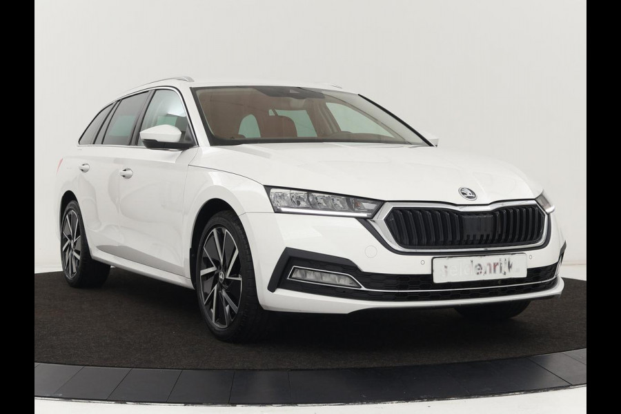 Škoda Octavia 1.4 TSI iV Business Edition Plus | Head-Up | Camera | Stoelverwarming | Side Assist | Achterbankverwarming | Carplay | Keyless | Elektrische voorstoelen | Memory | Sfeerverlichting | Navigatie | PHEV