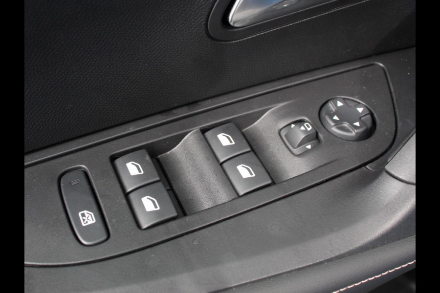 Peugeot 2008 1.2 PureTech 130pk Automaat Allure Pack Climate Control Cruise control Parkeersensoren LED Navigatie Apple Carplay/ Android Auto