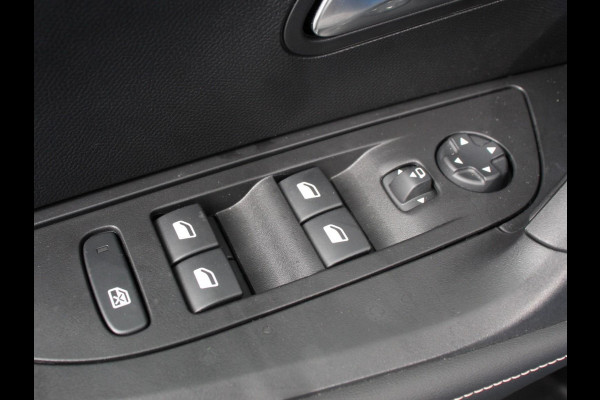 Peugeot 2008 1.2 PureTech 130pk Automaat Allure Pack Climate Control Cruise control Parkeersensoren LED Navigatie Apple Carplay/ Android Auto