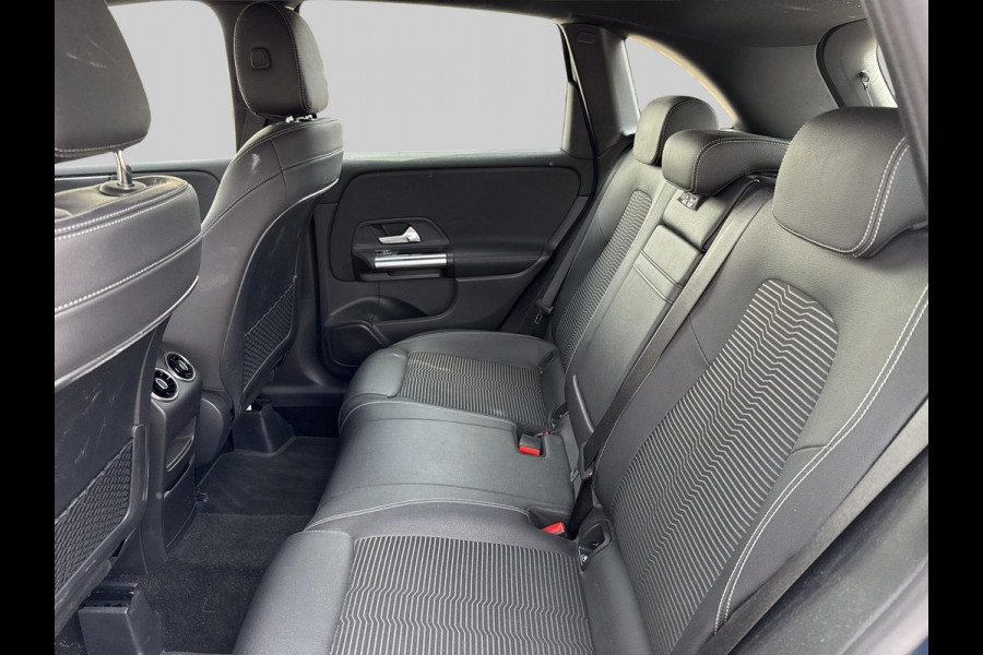 Mercedes-Benz B-Klasse 180 Launch Edition | Automaat | widescreen | trekhaak