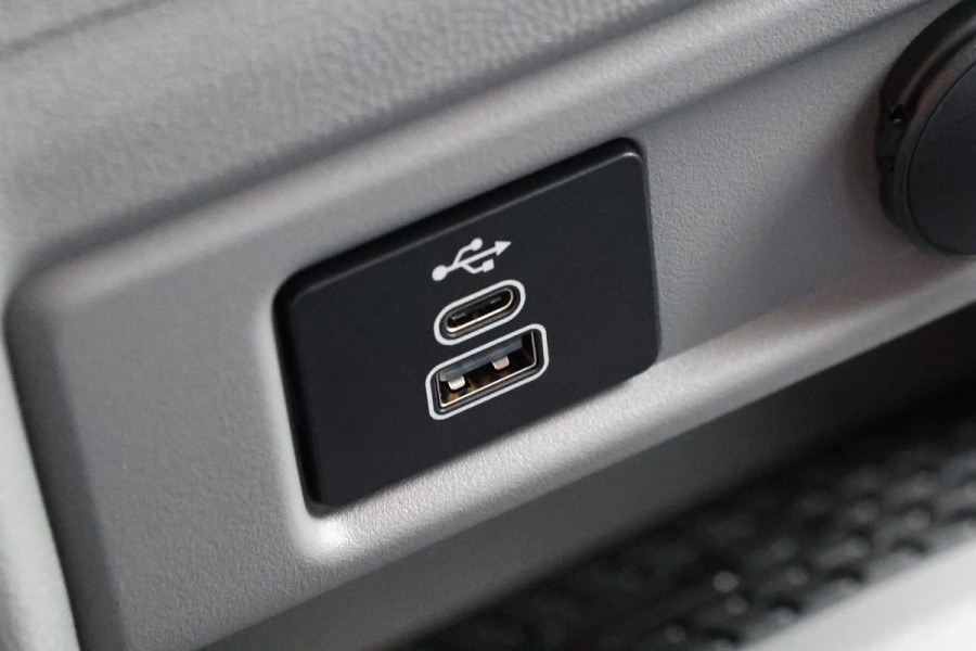 Ford Transit Custom 320 2.0 TDCI L2H1 Sport 170 PK | L+R Schuifdeur | ACC | Blind Spot | Navigatie | Camera | CarPlay | Lane Assist | | Raptor Edition | Trekhaak | 3-Zitter | MODELJAAR 2025 | Verlengde fabrieksgarantie tot 12-2029