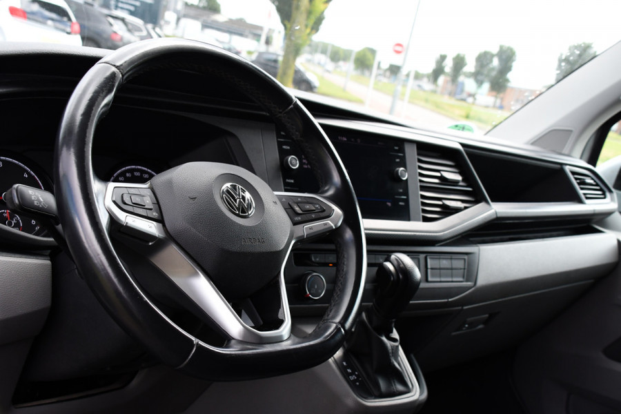 Volkswagen Transporter 2.0 TDI L2H1 30 Highline PB Edition Adaptieve Cruise, Carplay, Camera, 150pk, Automaat, LED, Multimedia, Sensoren, Uniek!