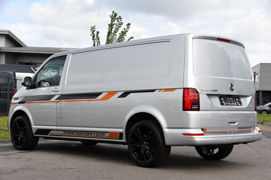 Volkswagen Transporter 2.0 TDI L2H1 30 Highline PB Edition Adaptieve Cruise, Carplay, Camera, 150pk, Automaat, LED, Multimedia, Sensoren, Uniek!