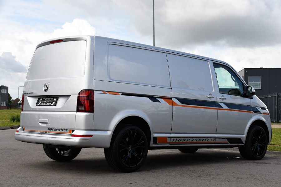 Volkswagen Transporter 2.0 TDI L2H1 30 Highline PB Edition Adaptieve Cruise, Carplay, Camera, 150pk, Automaat, LED, Multimedia, Sensoren, Uniek!