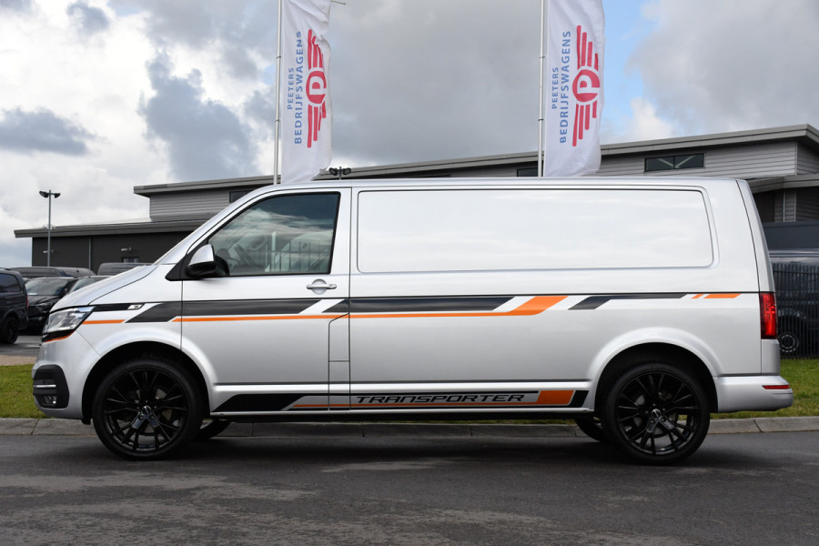 Volkswagen Transporter 2.0 TDI L2H1 30 Highline PB Edition Adaptieve Cruise, Carplay, Camera, 150pk, Automaat, LED, Multimedia, Sensoren, Uniek!