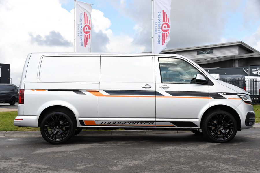 Volkswagen Transporter 2.0 TDI L2H1 30 Highline PB Edition Adaptieve Cruise, Carplay, Camera, 150pk, Automaat, LED, Multimedia, Sensoren, Uniek!