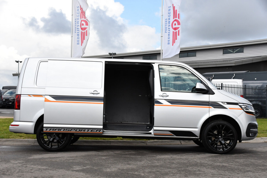 Volkswagen Transporter 2.0 TDI L2H1 30 Highline PB Edition Adaptieve Cruise, Carplay, Camera, 150pk, Automaat, LED, Multimedia, Sensoren, Uniek!