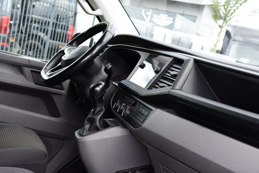 Volkswagen Transporter 2.0 TDI L2H1 30 Highline PB Edition Adaptieve Cruise, Carplay, Camera, 150pk, Automaat, LED, Multimedia, Sensoren, Uniek!