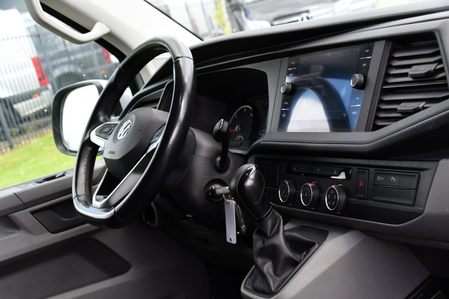 Volkswagen Transporter 2.0 TDI L2H1 30 Highline PB Edition Adaptieve Cruise, Carplay, Camera, 150pk, Automaat, LED, Multimedia, Sensoren, Uniek!