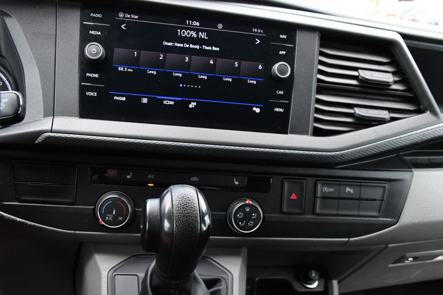Volkswagen Transporter 2.0 TDI L2H1 30 Highline PB Edition Adaptieve Cruise, Carplay, Camera, 150pk, Automaat, LED, Multimedia, Sensoren, Uniek!