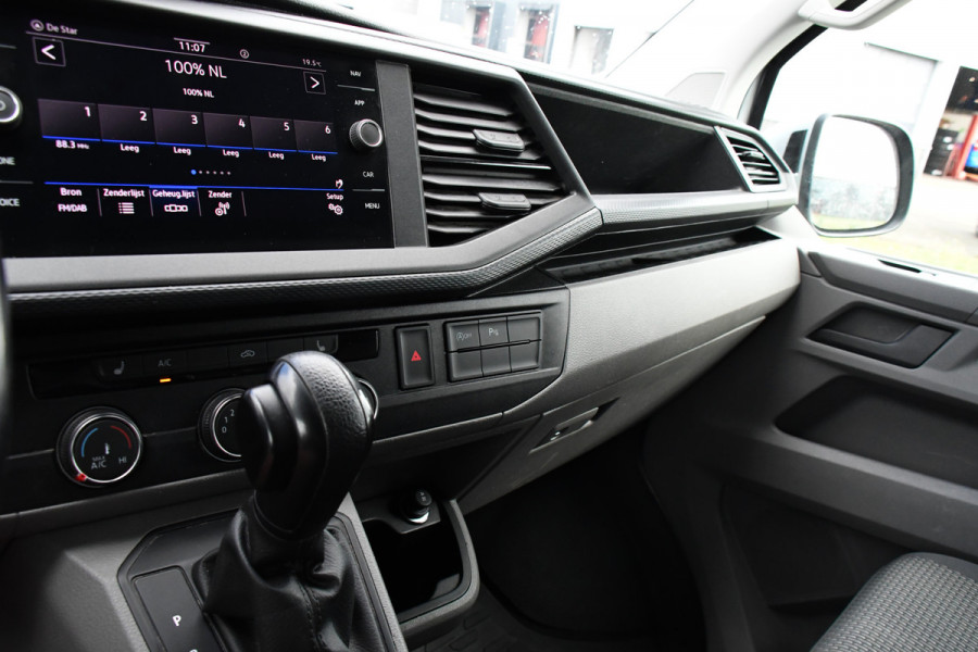 Volkswagen Transporter 2.0 TDI L2H1 30 Highline PB Edition Adaptieve Cruise, Carplay, Camera, 150pk, Automaat, LED, Multimedia, Sensoren, Uniek!
