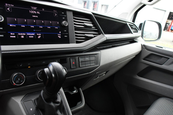 Volkswagen Transporter 2.0 TDI L2H1 30 Highline PB Edition Adaptieve Cruise, Carplay, Camera, 150pk, Automaat, LED, Multimedia, Sensoren, Uniek!