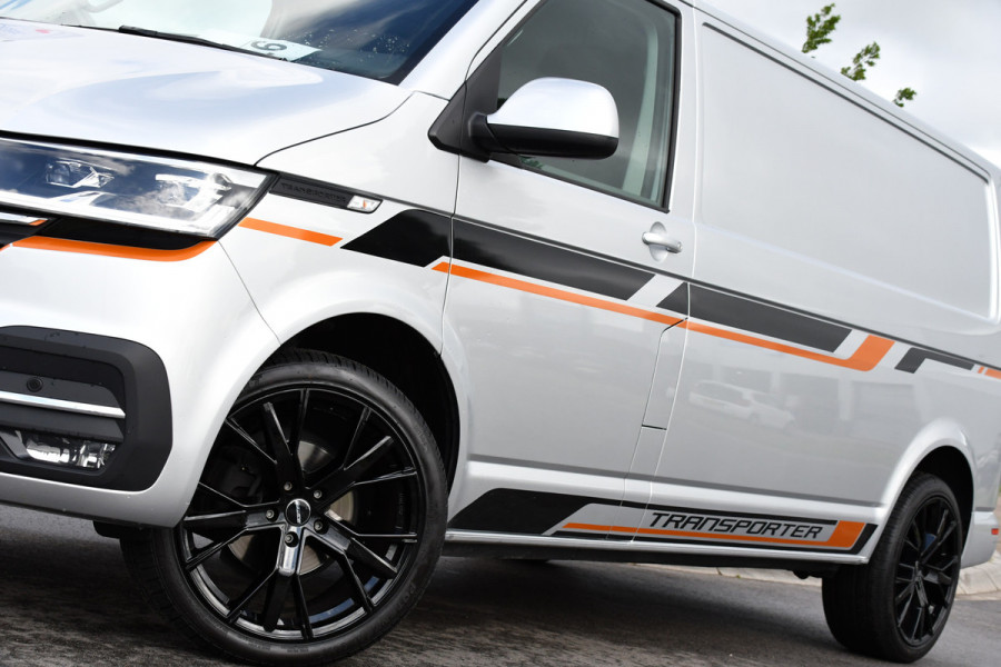 Volkswagen Transporter 2.0 TDI L2H1 30 Highline PB Edition Adaptieve Cruise, Carplay, Camera, 150pk, Automaat, LED, Multimedia, Sensoren, Uniek!
