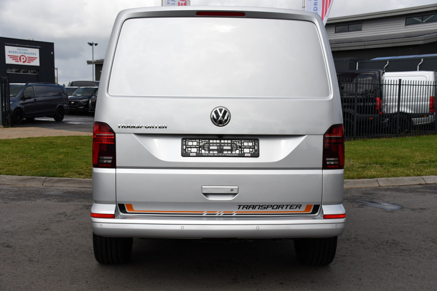 Volkswagen Transporter 2.0 TDI L2H1 30 Highline PB Edition Adaptieve Cruise, Carplay, Camera, 150pk, Automaat, LED, Multimedia, Sensoren, Uniek!