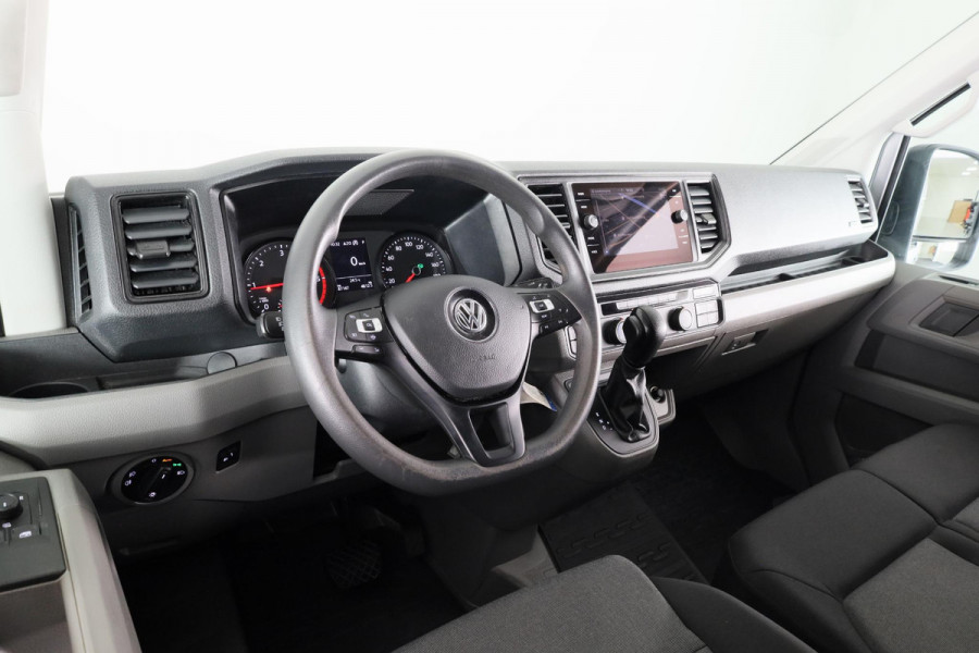 Volkswagen Crafter 35 2.0 TDI L3H3 Highline 140 pk Automaat | Navigatie | Parkeersensoren | Achteruitrijcamera | Cruise control |