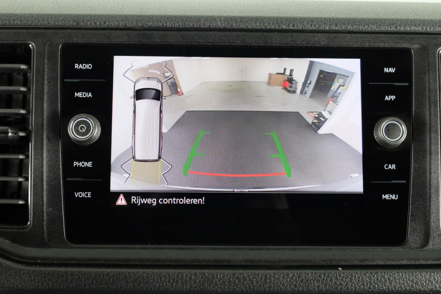Volkswagen Crafter 35 2.0 TDI L3H3 Highline 140 pk Automaat | Navigatie | Parkeersensoren | Achteruitrijcamera | Cruise control |