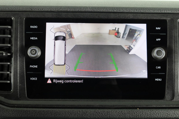 Volkswagen Crafter 35 2.0 TDI L3H3 Highline 140 pk Automaat | Navigatie | Parkeersensoren | Achteruitrijcamera | Cruise control |