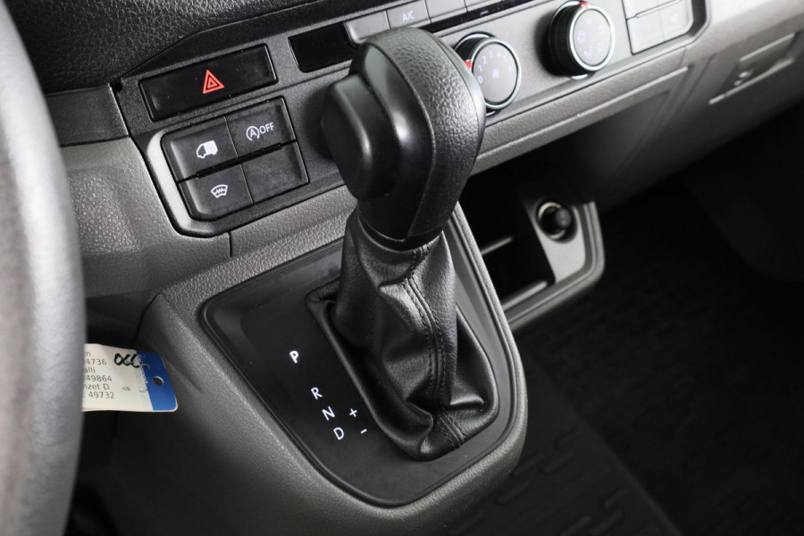 Volkswagen Crafter 35 2.0 TDI L3H3 Highline 140 pk Automaat | Navigatie | Parkeersensoren | Achteruitrijcamera | Cruise control |