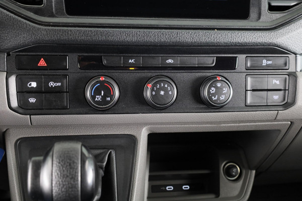 Volkswagen Crafter 35 2.0 TDI L3H3 Highline 140 pk Automaat | Navigatie | Parkeersensoren | Achteruitrijcamera | Cruise control |