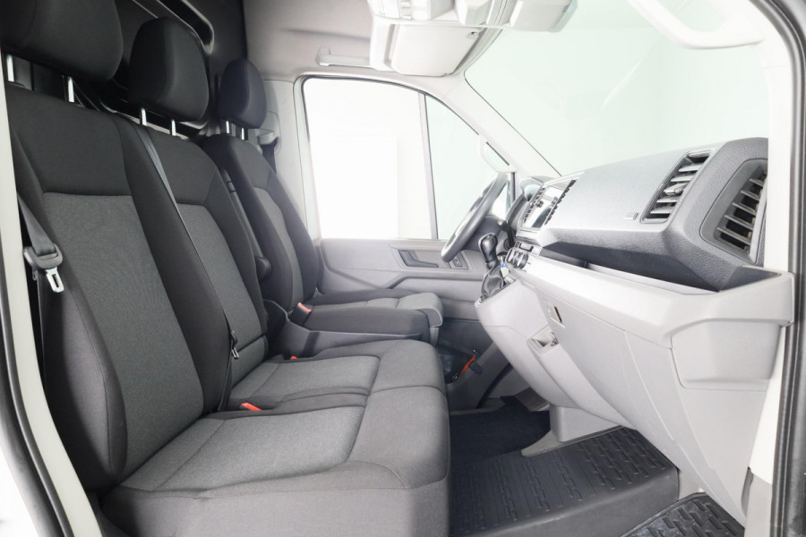Volkswagen Crafter 35 2.0 TDI L3H3 Highline 140 pk Automaat | Navigatie | Parkeersensoren | Achteruitrijcamera | Cruise control |