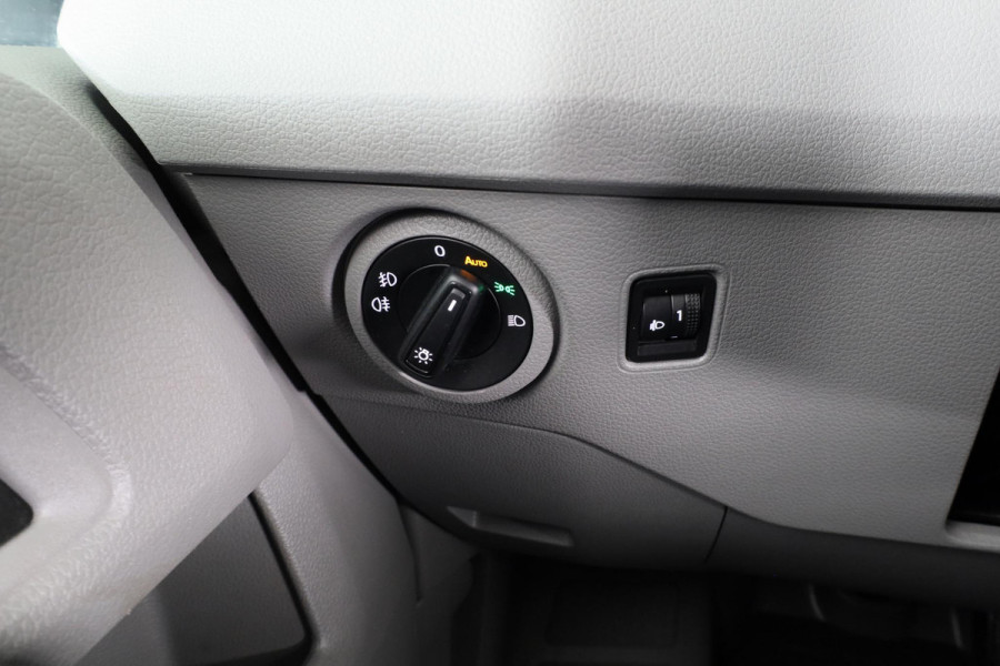 Volkswagen Crafter 35 2.0 TDI L3H3 Highline 140 pk Automaat | Navigatie | Parkeersensoren | Achteruitrijcamera | Cruise control |