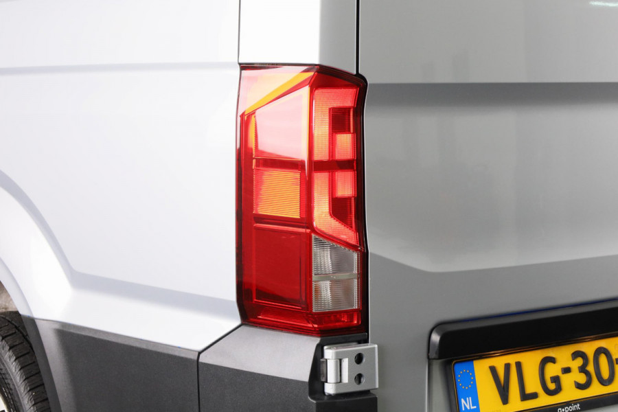 Volkswagen Crafter 35 2.0 TDI L3H3 Highline 140 pk Automaat | Navigatie | Parkeersensoren | Achteruitrijcamera | Cruise control |