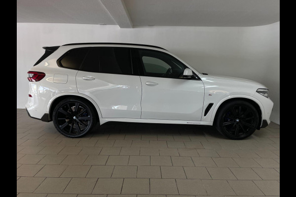 BMW X5 XDrive45e High Executive M PAKKET M PERFORMANCE CARBON AIRCO NAVI CRUISE BT STOELVERW LUCHTV 22INCH CAMERA NIEUWSTAAT