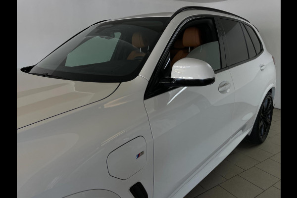 BMW X5 XDrive45e High Executive M PAKKET M PERFORMANCE CARBON AIRCO NAVI CRUISE BT STOELVERW LUCHTV 22INCH CAMERA NIEUWSTAAT