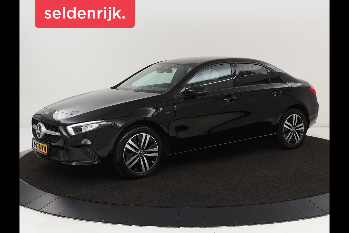 Mercedes-Benz A-Klasse 250e Business Solution Luxury | Leder | Stoelverwarming | Trekhaak | Camera | Navigatie | Full LED | Park Assist | Climate control | Widescreen Mercedes-Benz A-Klasse 250e Business Solution Luxury | Leder | Stoelverwarming | Trekhaak | Camera | Navigatie | Full LED | Park Assist | Climate control | Widescreen