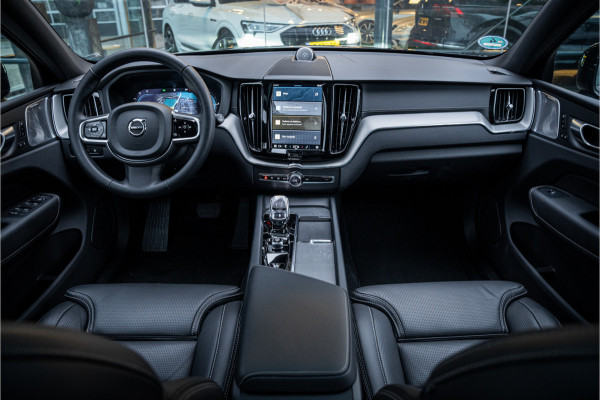 Volvo XC60 2.0 T6 Plug-in hybrid AWD Ultimate Black Edition ** Trekhaak ** Ventilatie ** Panodak ** B&W ** 12-2024!!