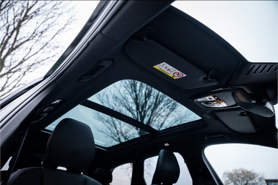 Volvo XC60 2.0 T6 Plug-in hybrid AWD Ultimate Black Edition ** Trekhaak ** Ventilatie ** Panodak ** B&W ** 12-2024!!