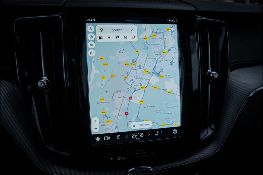 Volvo XC60 2.0 T6 Plug-in hybrid AWD Ultimate Black Edition ** Trekhaak ** Ventilatie ** Panodak ** B&W ** 12-2024!!