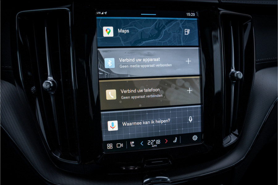 Volvo XC60 2.0 T6 Plug-in hybrid AWD Ultimate Black Edition ** Trekhaak ** Ventilatie ** Panodak ** B&W ** 12-2024!!