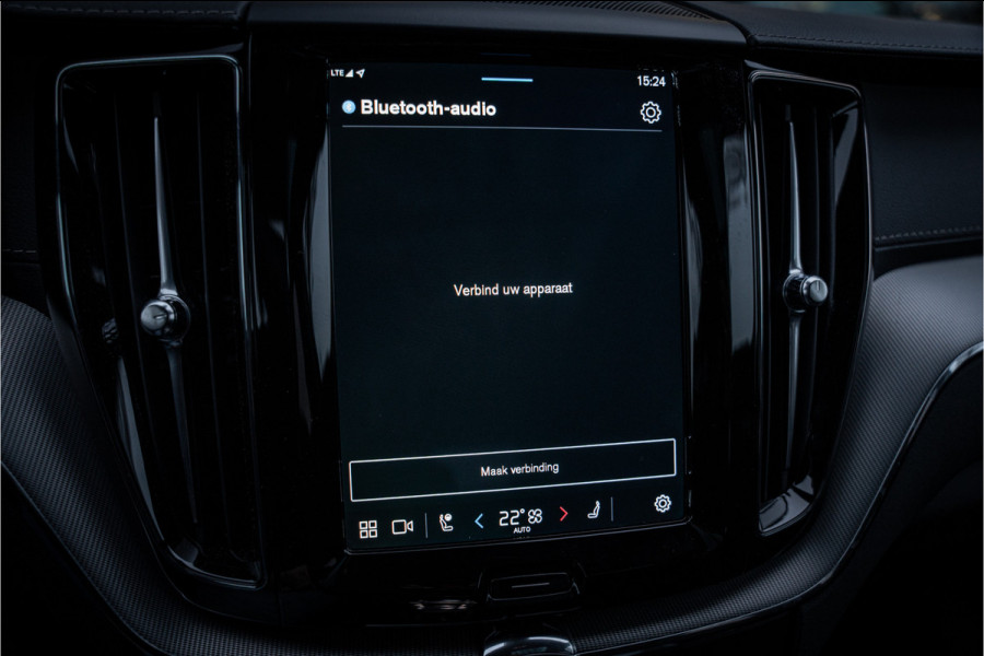 Volvo XC60 2.0 T6 Plug-in hybrid AWD Ultimate Black Edition ** Trekhaak ** Ventilatie ** Panodak ** B&W ** 12-2024!!