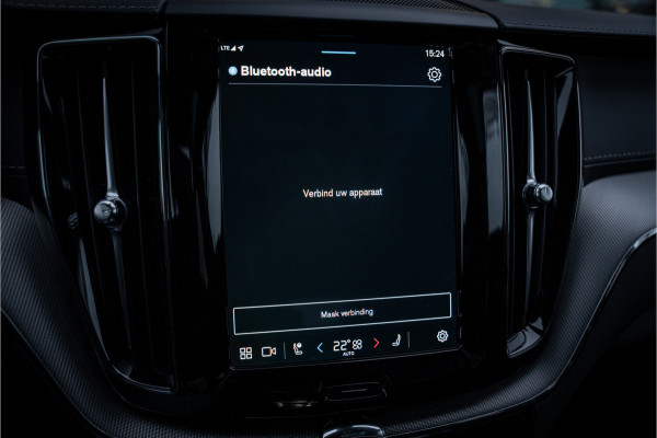 Volvo XC60 2.0 T6 Plug-in hybrid AWD Ultimate Black Edition ** Trekhaak ** Ventilatie ** Panodak ** B&W ** 12-2024!!