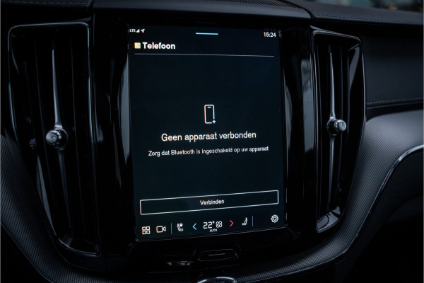 Volvo XC60 2.0 T6 Plug-in hybrid AWD Ultimate Black Edition ** Trekhaak ** Ventilatie ** Panodak ** B&W ** 12-2024!!