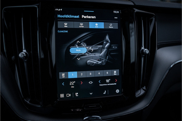 Volvo XC60 2.0 T6 Plug-in hybrid AWD Ultimate Black Edition ** Trekhaak ** Ventilatie ** Panodak ** B&W ** 12-2024!!