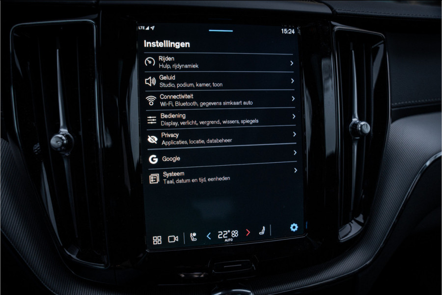 Volvo XC60 2.0 T6 Plug-in hybrid AWD Ultimate Black Edition ** Trekhaak ** Ventilatie ** Panodak ** B&W ** 12-2024!!