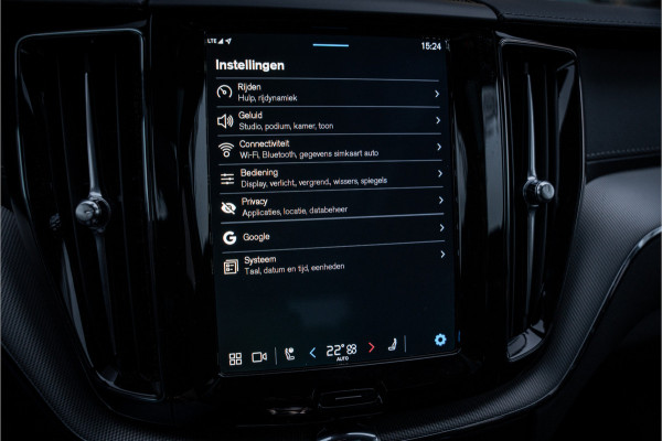 Volvo XC60 2.0 T6 Plug-in hybrid AWD Ultimate Black Edition ** Trekhaak ** Ventilatie ** Panodak ** B&W ** 12-2024!!
