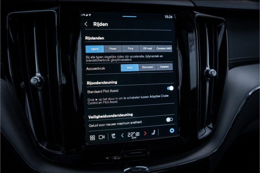 Volvo XC60 2.0 T6 Plug-in hybrid AWD Ultimate Black Edition ** Trekhaak ** Ventilatie ** Panodak ** B&W ** 12-2024!!