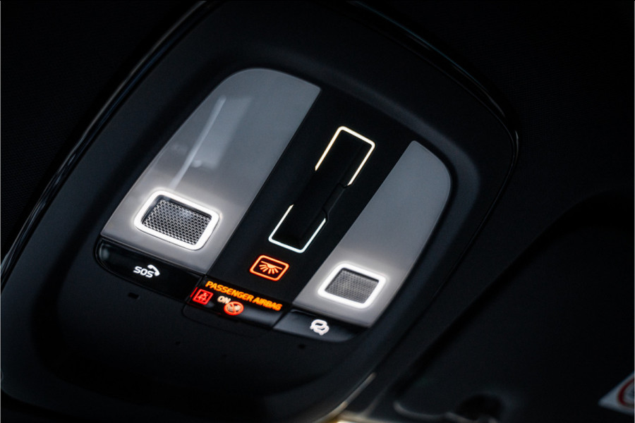 Volvo XC60 2.0 T6 Plug-in hybrid AWD Ultimate Black Edition ** Trekhaak ** Ventilatie ** Panodak ** B&W ** 12-2024!!