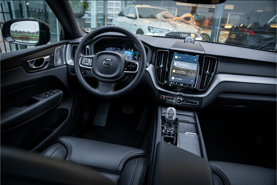 Volvo XC60 2.0 T6 Plug-in hybrid AWD Ultimate Black Edition ** Trekhaak ** Ventilatie ** Panodak ** B&W ** 12-2024!!