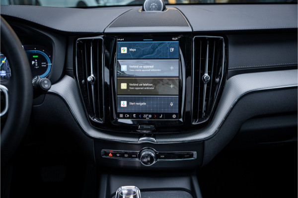 Volvo XC60 2.0 T6 Plug-in hybrid AWD Ultimate Black Edition ** Trekhaak ** Ventilatie ** Panodak ** B&W ** 12-2024!!