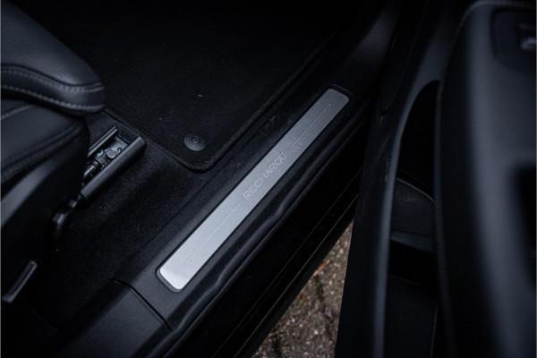 Volvo XC60 2.0 T6 Plug-in hybrid AWD Ultimate Black Edition ** Trekhaak ** Ventilatie ** Panodak ** B&W ** 12-2024!!