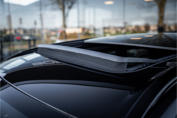 Volvo XC60 2.0 T6 Plug-in hybrid AWD Ultimate Black Edition ** Trekhaak ** Ventilatie ** Panodak ** B&W ** 12-2024!!