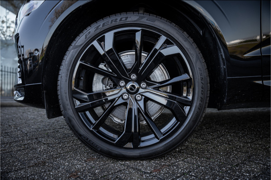 Volvo XC60 2.0 T6 Plug-in hybrid AWD Ultimate Black Edition ** Trekhaak ** Ventilatie ** Panodak ** B&W ** 12-2024!!