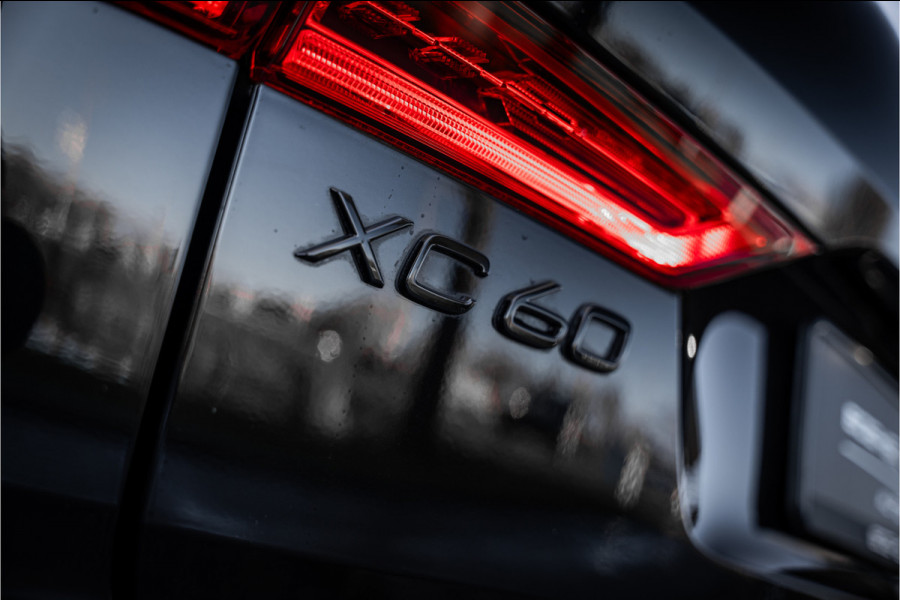 Volvo XC60 2.0 T6 Plug-in hybrid AWD Ultimate Black Edition ** Trekhaak ** Ventilatie ** Panodak ** B&W ** 12-2024!!