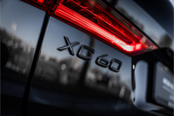 Volvo XC60 2.0 T6 Plug-in hybrid AWD Ultimate Black Edition ** Trekhaak ** Ventilatie ** Panodak ** B&W ** 12-2024!!