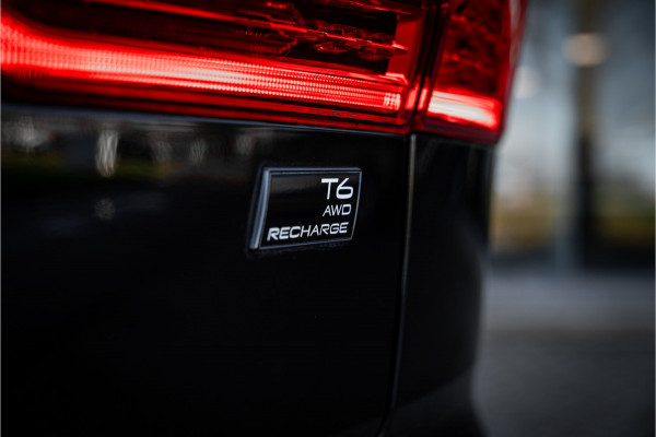Volvo XC60 2.0 T6 Plug-in hybrid AWD Ultimate Black Edition ** Trekhaak ** Ventilatie ** Panodak ** B&W ** 12-2024!!